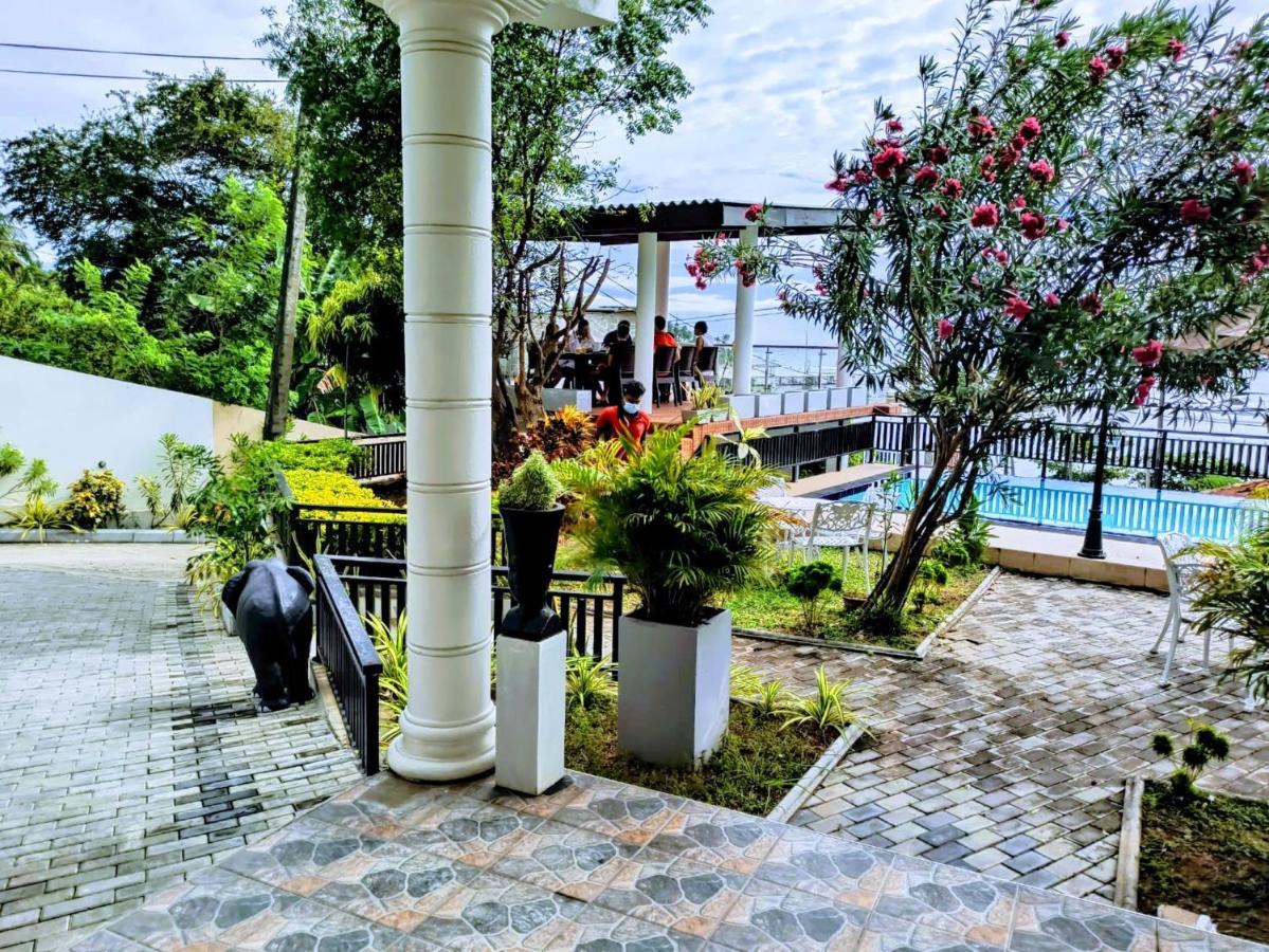 Queens Beach Hotel Tangalle Dış mekan fotoğraf