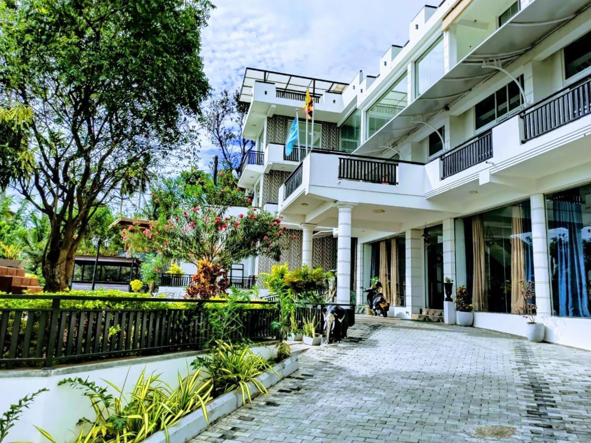 Queens Beach Hotel Tangalle Dış mekan fotoğraf