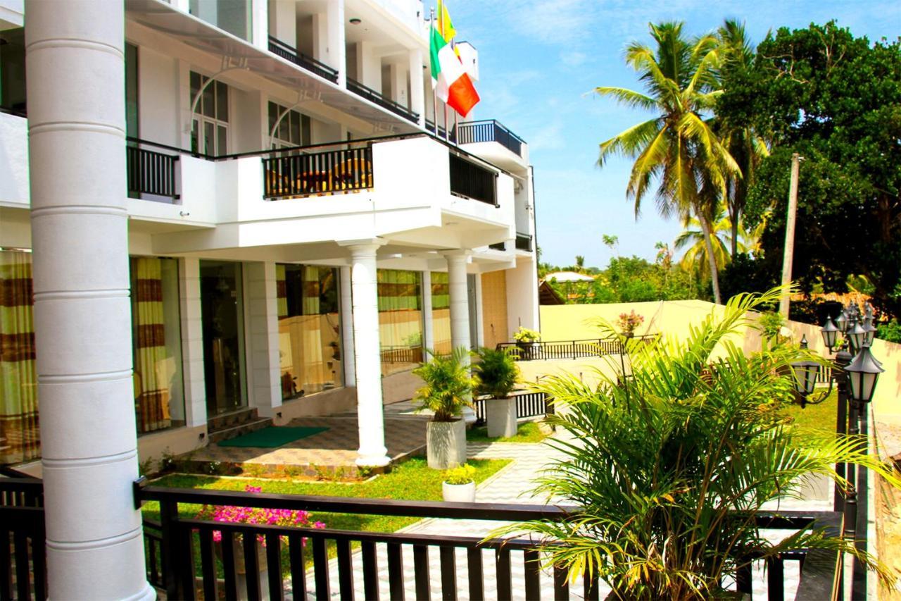 Queens Beach Hotel Tangalle Dış mekan fotoğraf