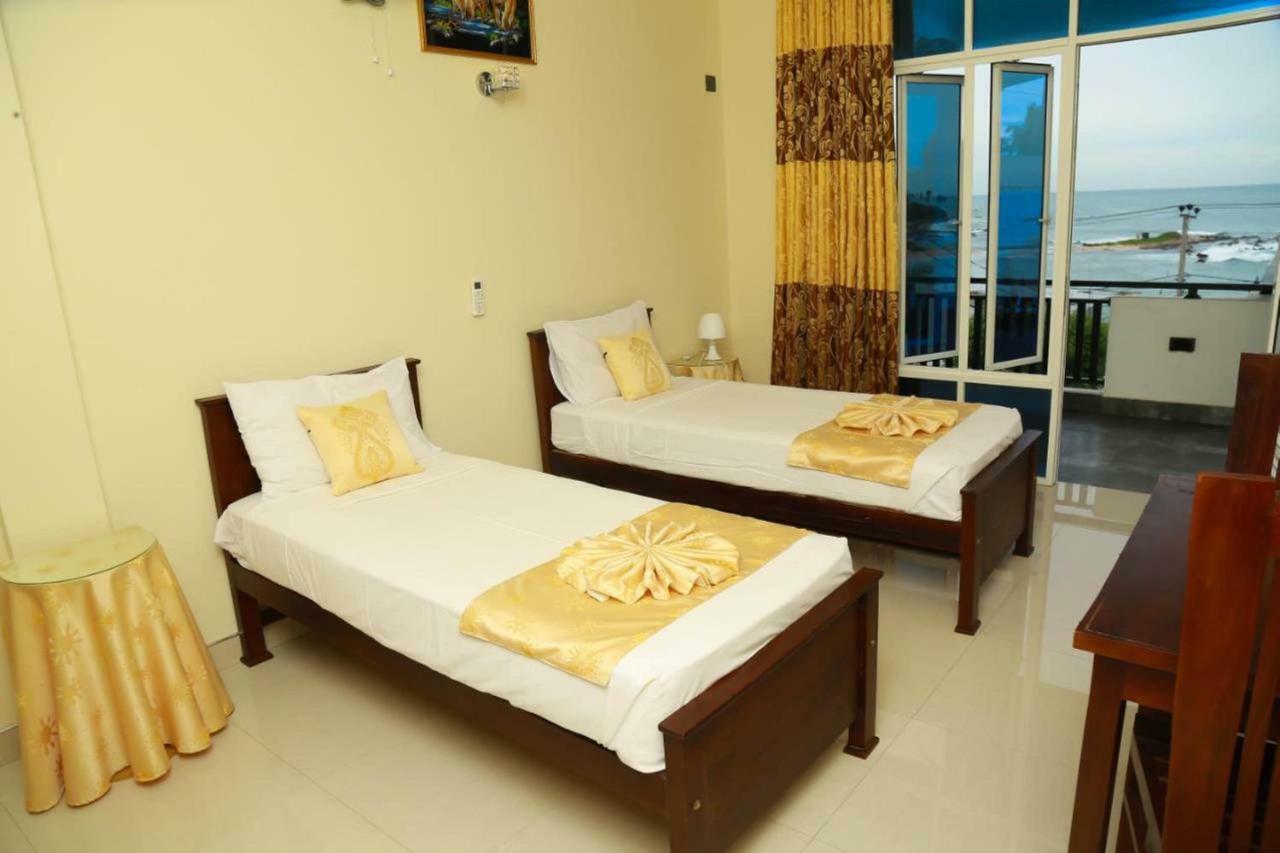 Queens Beach Hotel Tangalle Dış mekan fotoğraf